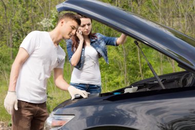 Genç makinist bir araba motor arıyorum