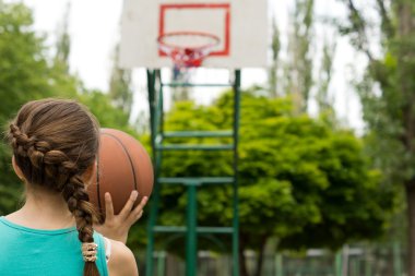 genç kız basketbol oyuncusu