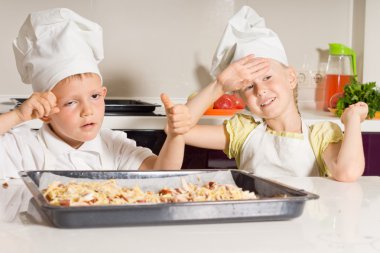 pizza pişirme küçük şefler yorgun