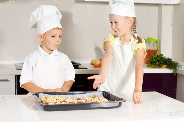 Cute Little Kids Bake Something to Eat — Stock Photo, Image