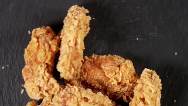 Bite Sized Crumbed Deep Fried Chicken Pieces Close Black Advertising — Vídeo de Stock