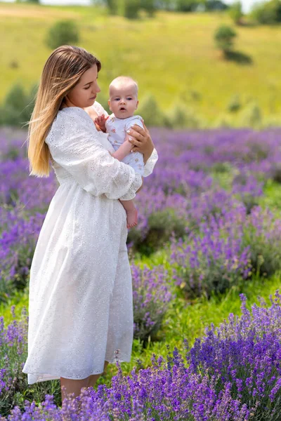 Loving Young Mother Posing Her Baby Son Cradled Her Arms — Fotografia de Stock