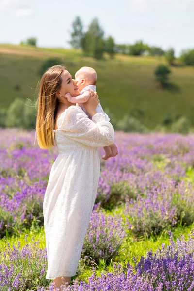 Happy Loving Young Mother Cuddling Her Little Baby Her Arms — Fotografia de Stock