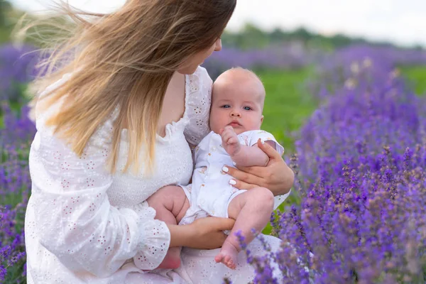 Loving Young Mother Holding Her Infant Baby Her Arms Outdoors — Stock Photo, Image