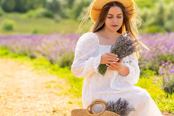 Young Woman Making Bunches Fresh Lavender She Sits Field Amongst — Stockfoto