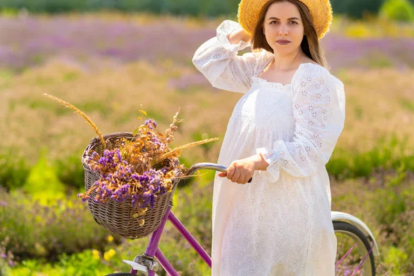 Woman Pretty White Summer Dress Pushing Bicycle Rural Road Freshly — Fotografia de Stock