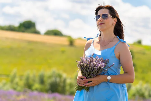 Smiling Woman Holding Bunch Fresh Lavender Her Hands Posing Farm — Photo