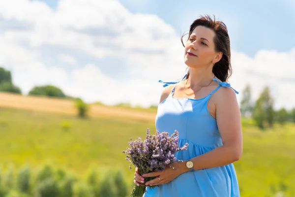 Contented Woman Enjoying Quiet Moment Quality Time Standing Field Clutching — Stockfoto