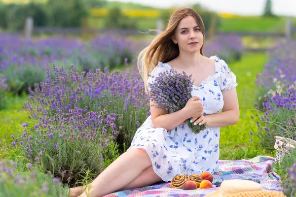 Smiling Young Woman Posing Bunch Fresh Lavender Her Arms She — Stockfoto