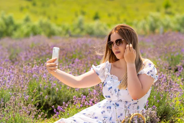 Pretty Young Woman Taking Selfie Field Lavender She Sits Relaxing — Zdjęcie stockowe