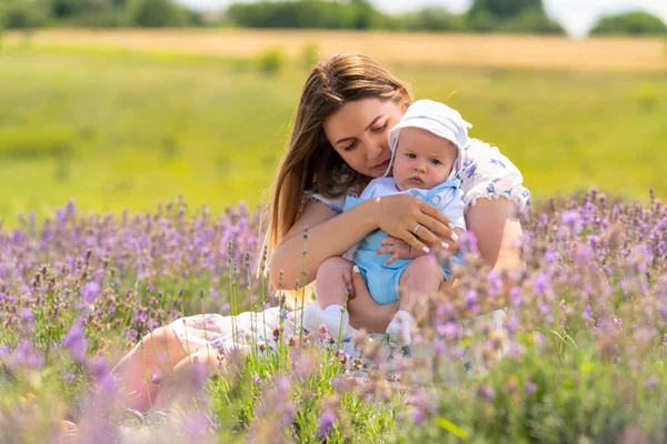 Outdoor Portrait Young Baby Boy His Mother Relaxing Summer Sunshine — Fotografia de Stock