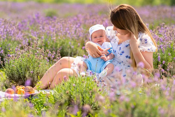 Young Mother Her Baby Son Enjoying Picnic Outdoors Field Lavender — Stock fotografie