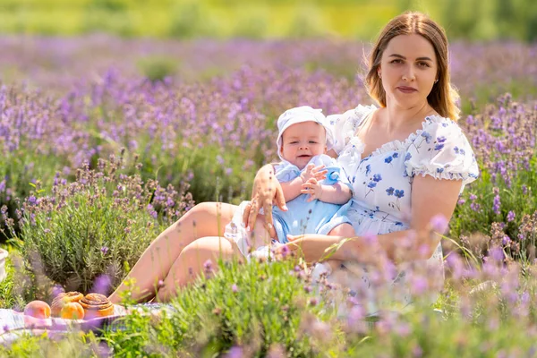 Attractive Young Mother Adorable Baby Son Cradled Her Arm Relaxing —  Fotos de Stock