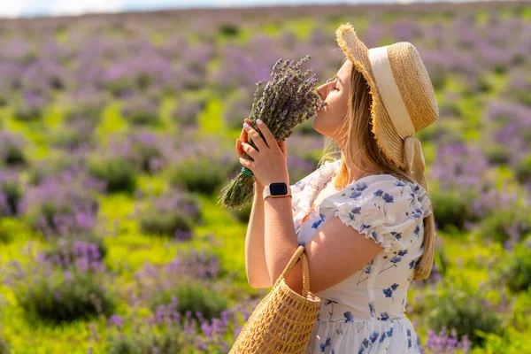 Young Womqn Savouring Fragrance Fresh Lavender Quiet Smile She Stands — Stok fotoğraf