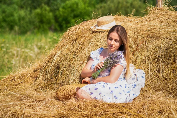 Pretty Young Woman Stylish Summer Dress Posing Sitting Lavender Flowers — Fotografia de Stock