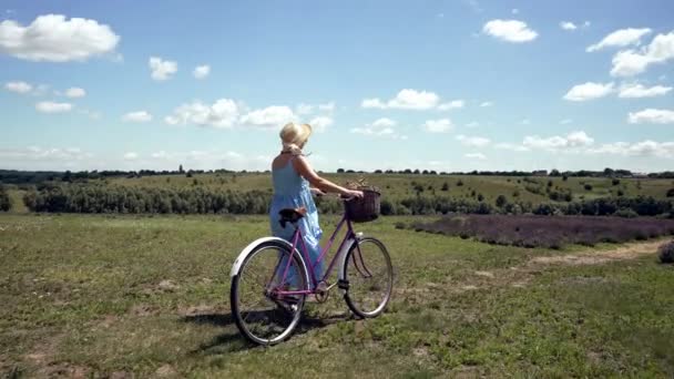 Country Woman Wheeling Her Bicycle Hills Lush Green Landscape Evening — Vídeo de Stock