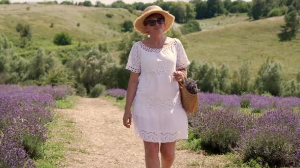 Elegant Woman Stylish White Cotton Summer Dress Straw Sunhat Sunglasses — Stock videók
