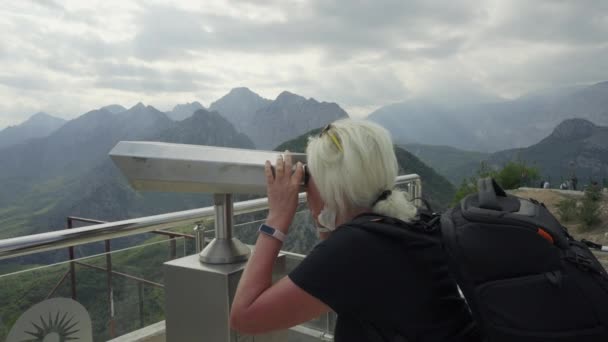 Senior Woman Backpack Using Viewing Telescope Tourist Viewpoint Observe Surrounding — Vídeos de Stock