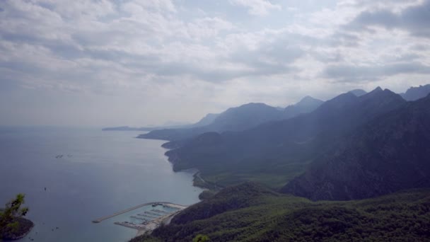 View Mountainous Coastline Misty Day Small Harbour Foreground Anf Forested — Stockvideo