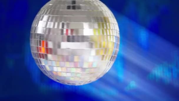Beam Light Highlighting Silver Metallic Christmas Bauble Disco Ball Facets — Vídeo de stock