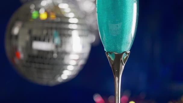 Flute Sparkling Blue Champagne Glittering Silver Metallic Party Christmas Decoration — Vídeos de Stock