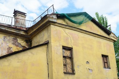 Eski ev restorasyon imha çatlamak
