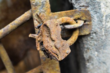 Eski pas kilit büyük yıkım metal