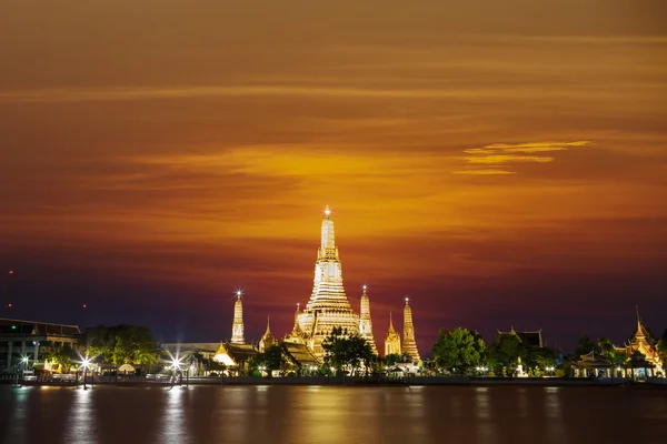 Wat arun in sunset — Stock Photo, Image