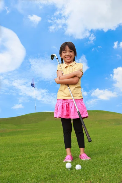 Leende liten flicka på golf club — Stockfoto