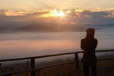 sunrise duran kadın silüeti