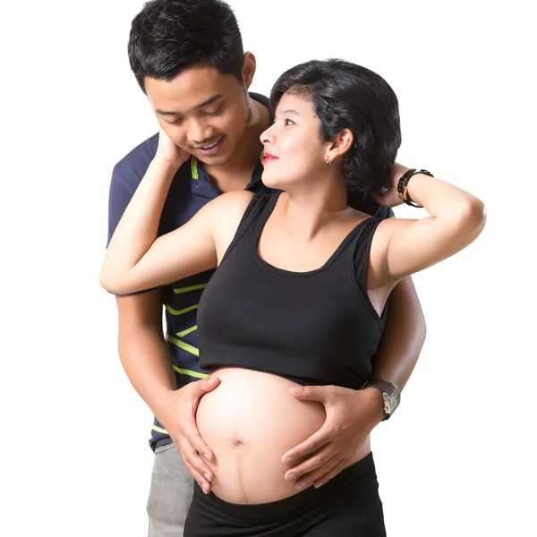 Krásná těhotná žena a její manžel — Stock fotografie