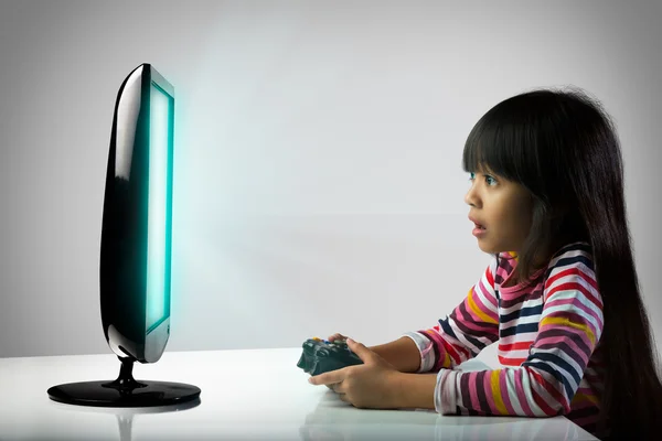 Kids addicted to the game — Stock Photo, Image