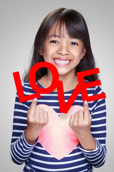 Primer plano poco asiático chica holding rojo palabra — Foto de Stock