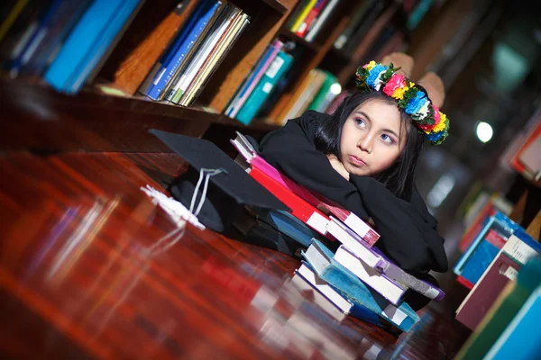 Jovem asiático graduação — Fotografia de Stock