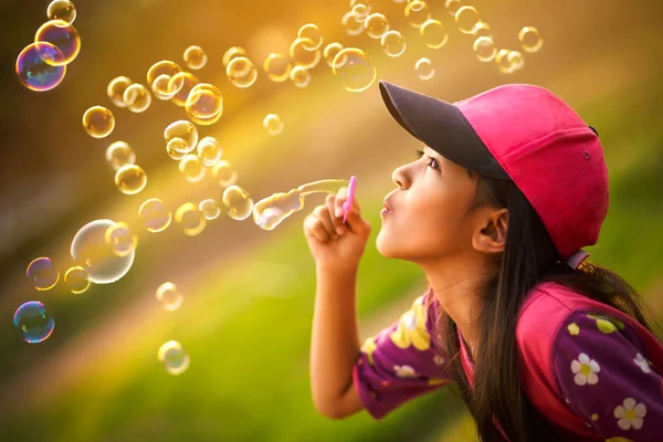 Blowing a soap bubbles — Stock Photo, Image