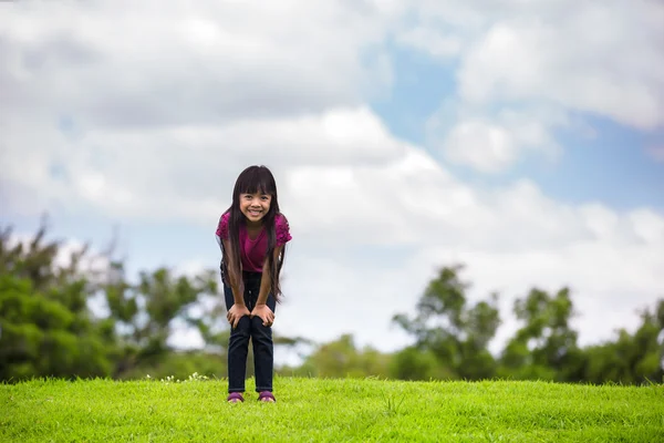 Souriante petite fille — Photo