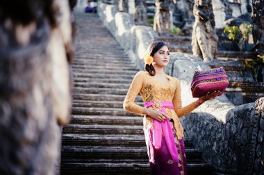 Endonezyalı Bali kostümlü kadın Endonezya ulusal elbisesi, Bali Endonezya
