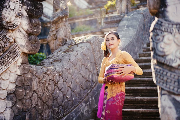 Wanita Indonesia Berkostum Bali Gaun Nasional Indonesia Bali Indonesia — Stok Foto