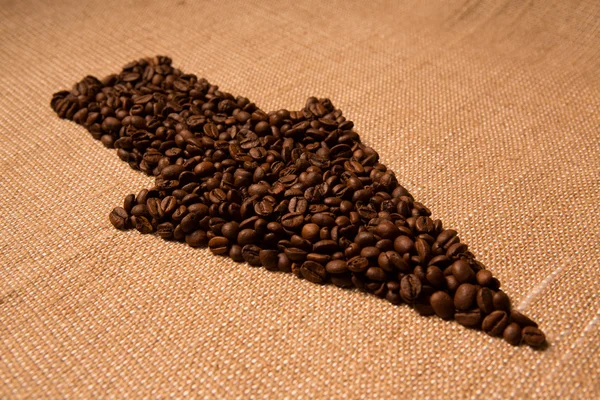 Flecha de los granos de café aislados en la arpillera —  Fotos de Stock
