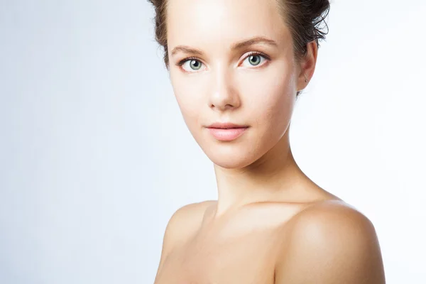 güzel sarışın kız portret beyaz