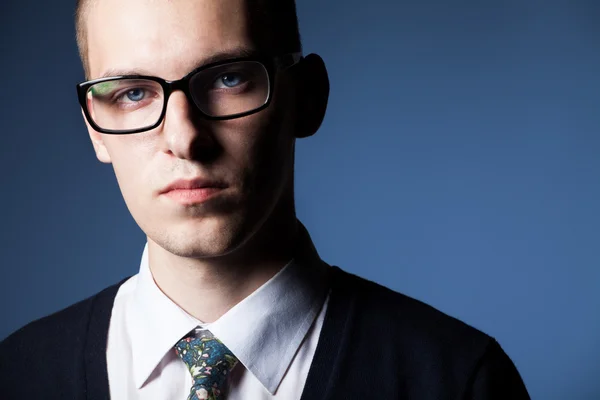 Young man looking at camera — Stock Photo, Image