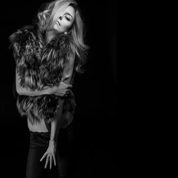 Blonde in fur vest BW black and white — Stock Photo, Image