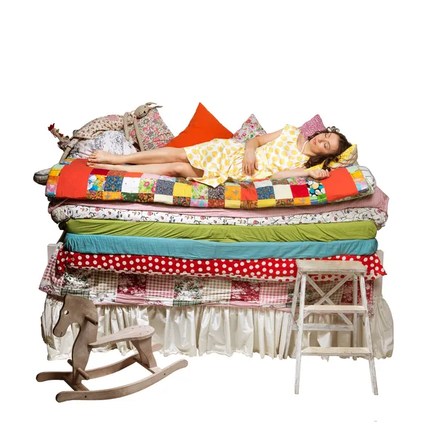 Prenses ve bezelye izole beyaz arka plan