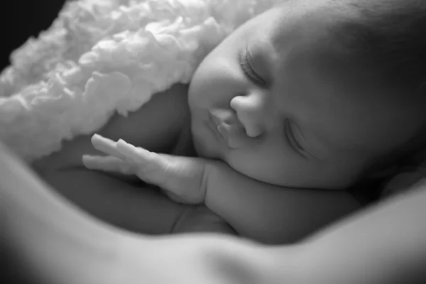 Close-up retrato de um lindo bebê adormecido — Fotografia de Stock