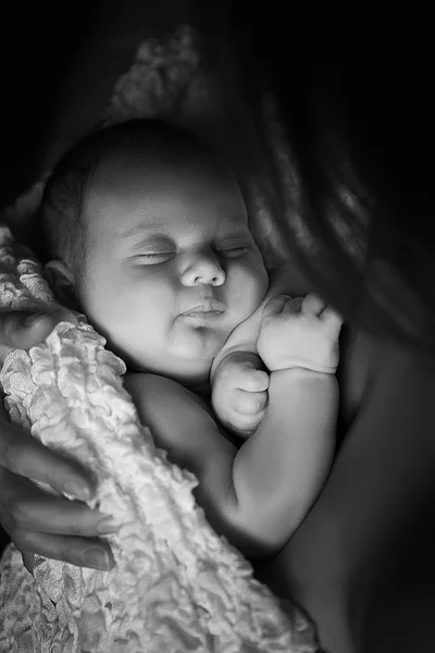 Mother holding a baby sleep — Stock Photo, Image