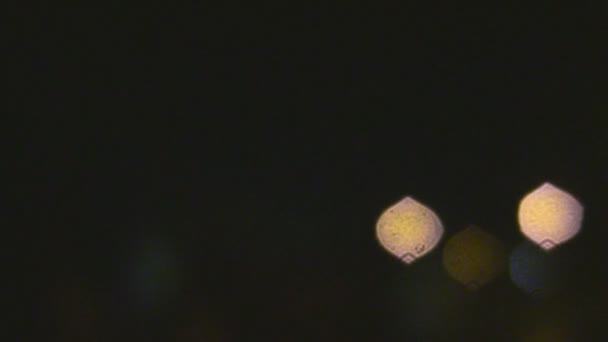 散焦的晚上灯后风暴 — 图库视频影像