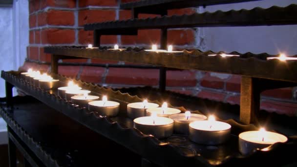 教堂里的蜡烛 — 图库视频影像