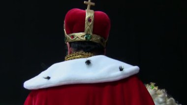 Kral ve Kraliçe izole iğne