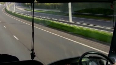 otobüs ön cam görünümü