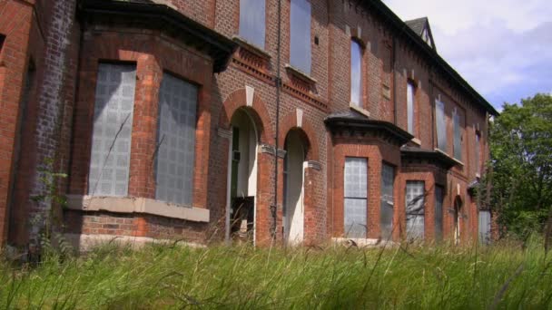 Casas sociales abandonadas — Vídeos de Stock